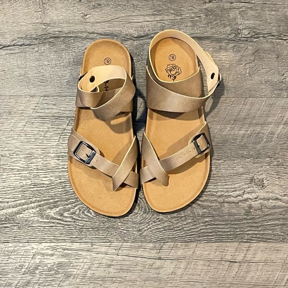 NWOT Wrap Around Ankle Sandal Flip Flops - Picture 1 of 5